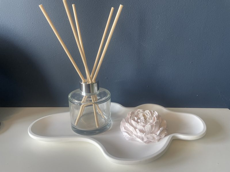 White eco resin irregular wavy design display, trinket or key tray