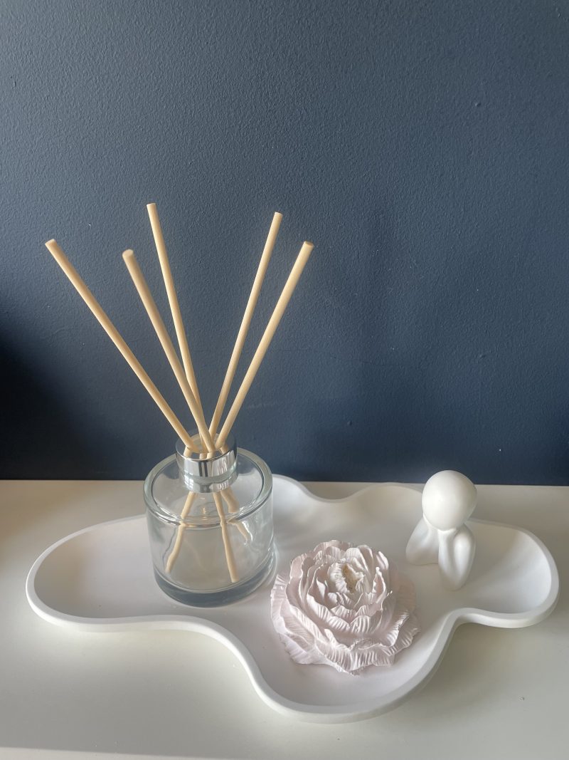 White eco resin irregular wavy design display, trinket or key tray