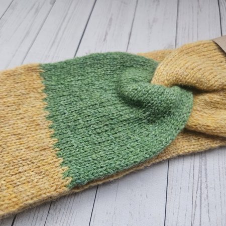 Handknitted headband/earwarmer.