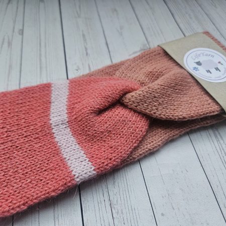 Handknitted headband/earwarmer.