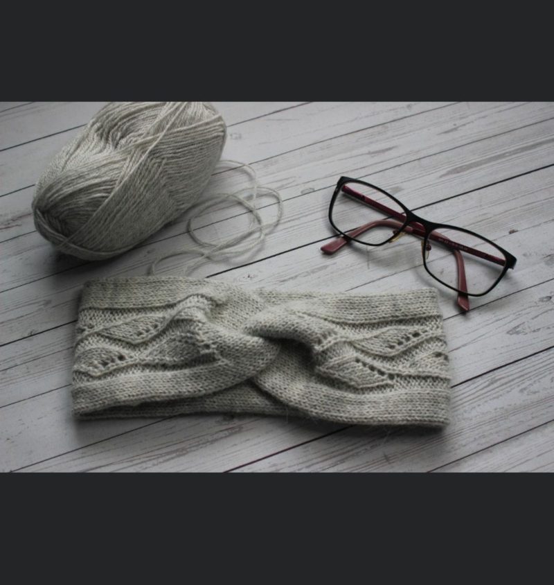 Handknitted headband/earwarmer