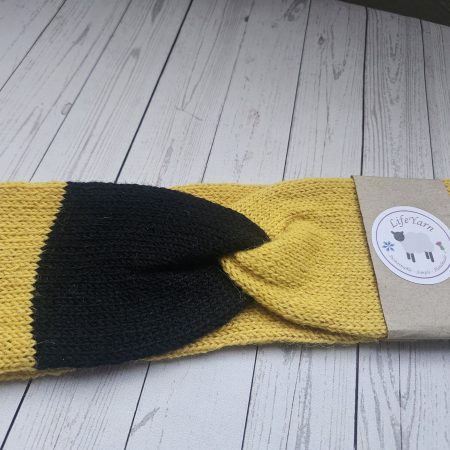 Handknitted headband/earwarmer.