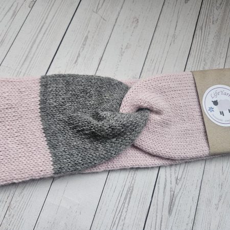 Handknitted headband/earwarmer.