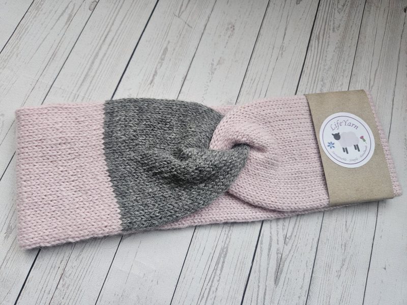 Handknitted headband/earwarmer.