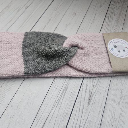 Handknitted headband/earwarmer.