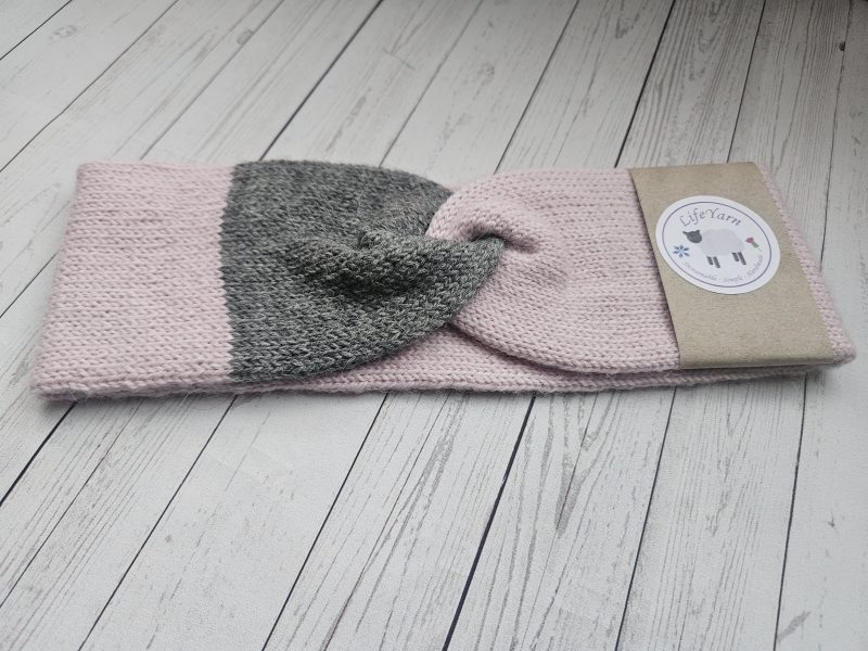 Handknitted headband/earwarmer.