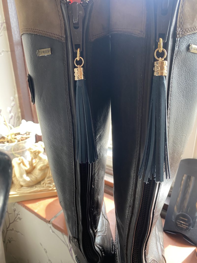 Boot charm/tassel blue italian leather with gold coloured topper