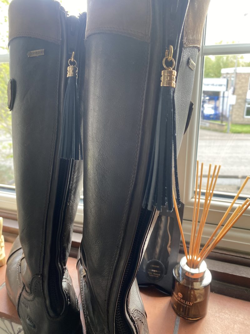 Boot charm/tassel blue italian leather with gold coloured topper