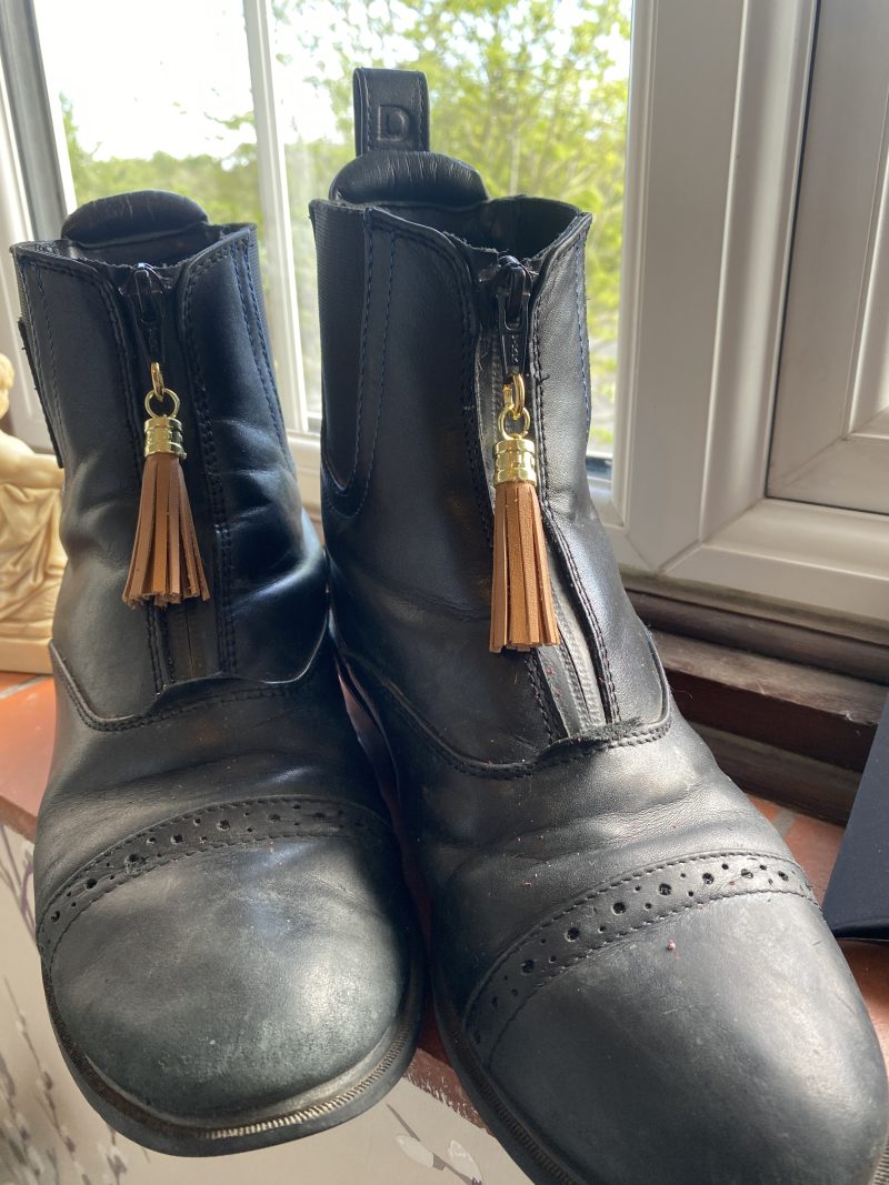 Boot charm/tassel brown italian leather with gold topper