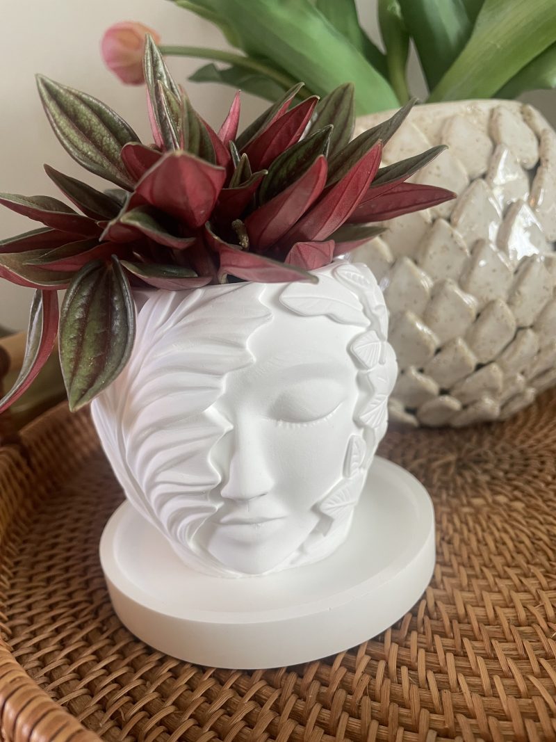 Eco-resin small head design pot for plants or home decor, white or natural
