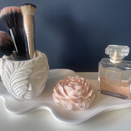 Eco-resin small head design pot for plants or home decor, white or natural