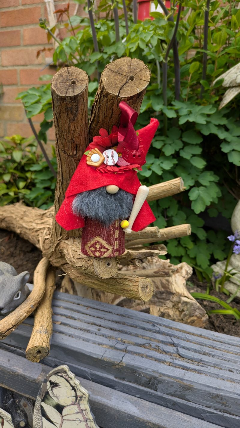 Baseball player Mini Gonk