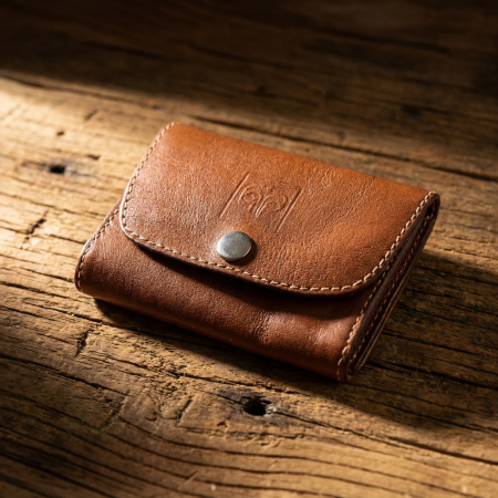 The Artisan Heritage Fire Kit – Hand-Forged Carbon Steel & English Flint in a Premium Top-Grain Leather Pouch