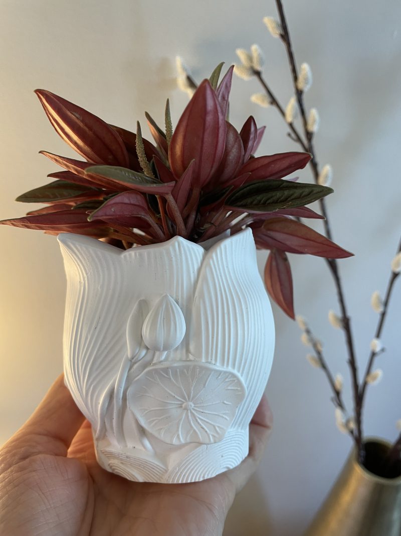 Eco-resin small pots for plants or home decor