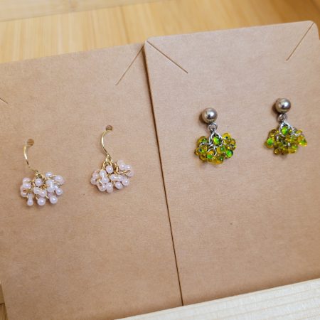 Handmade Peanut Glass Bead Bracelet / Earrings – Two Colour Options