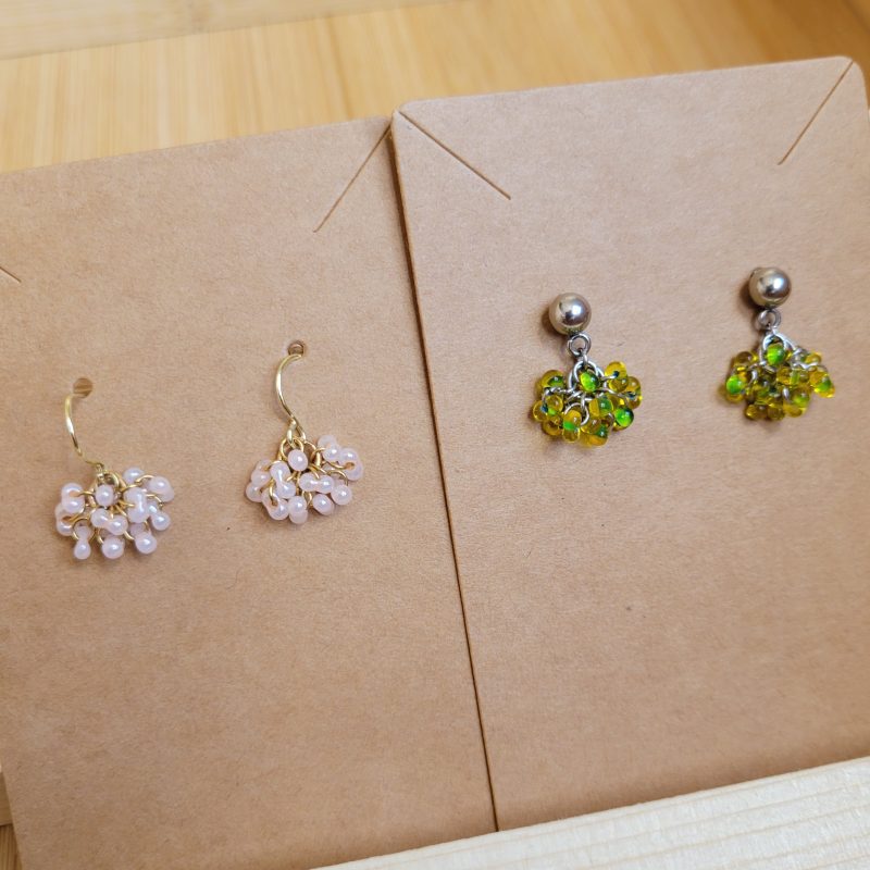 Handmade Peanut Glass Bead Bracelet / Earrings – Two Colour Options
