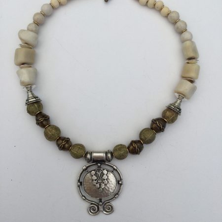 Cream coral and metallic necklace and bracelet