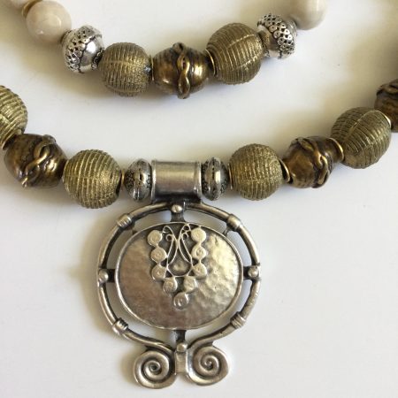 Cream coral and metallic necklace and bracelet