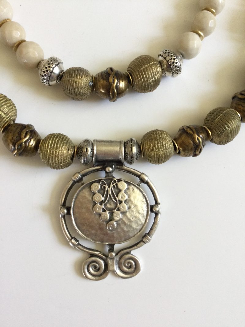 Cream coral and metallic necklace and bracelet
