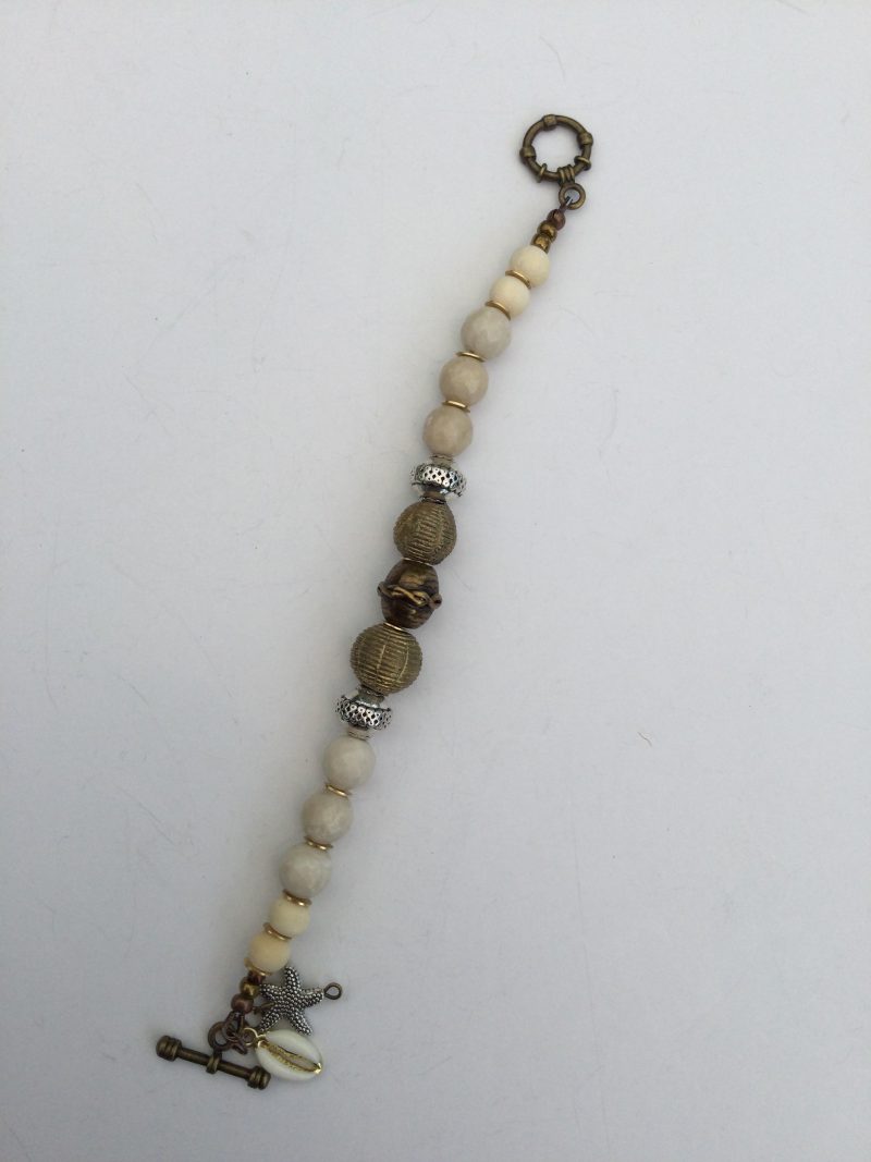Cream coral and metallic necklace and bracelet