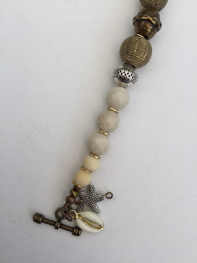 Cream coral and metallic necklace and bracelet