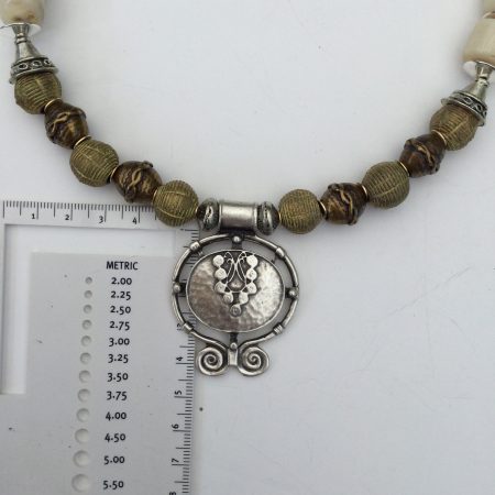 Cream coral and metallic necklace and bracelet