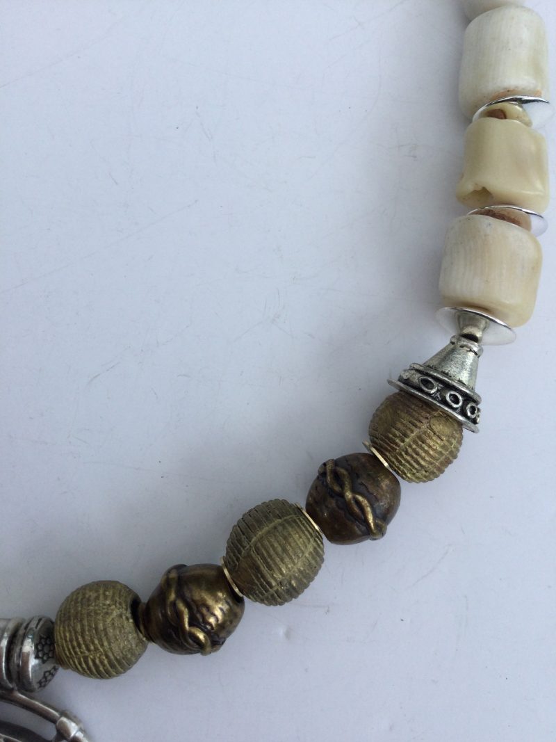 Cream coral and metallic necklace and bracelet