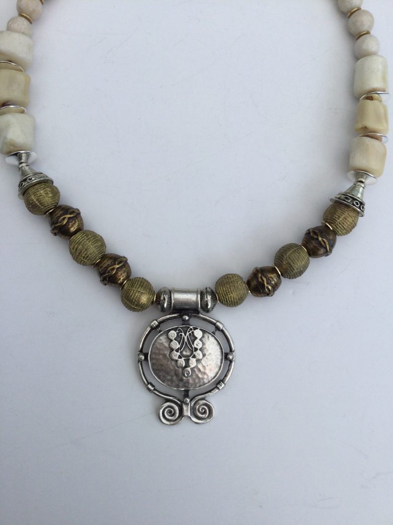Cream coral and metallic necklace and bracelet