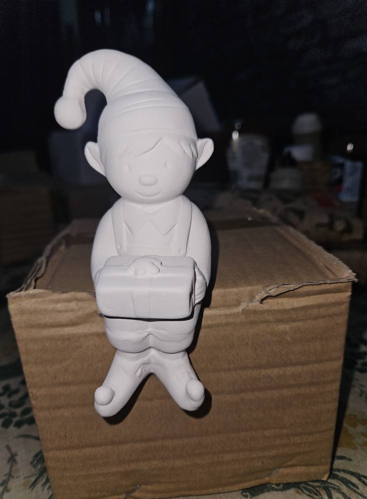 Ceramic painting – Christmas sitting shelf elf
