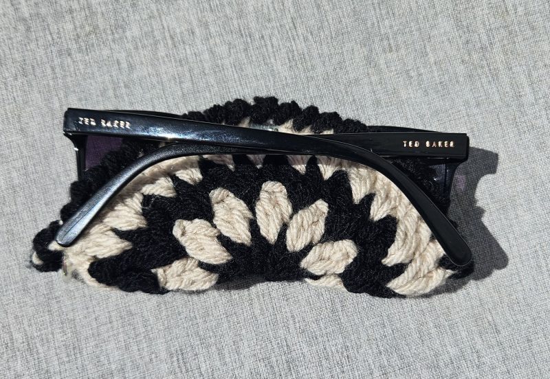 Crochet sunglasses pouch
