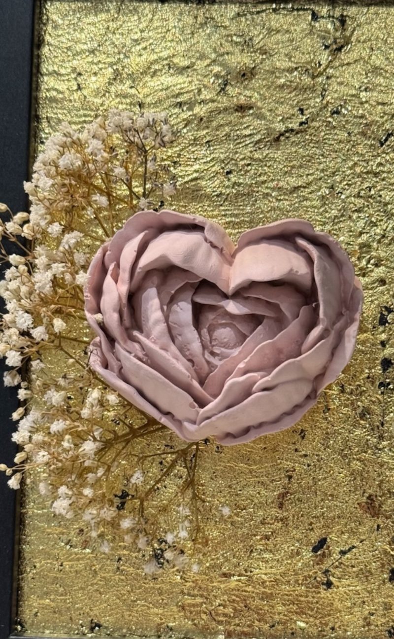 Hand-Crafted 3D Rose Heart Wall Art & Essential Oil Diffuser