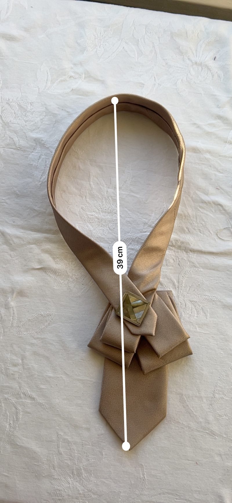 Elegant pendant accessory adorned with a mother pearl and wood and brooch