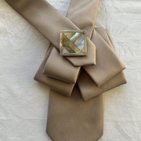 Elegant pendant accessory adorned with a mother pearl and wood and brooch