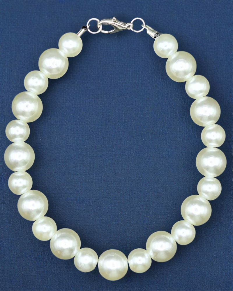 Clasp bracelets in various styles