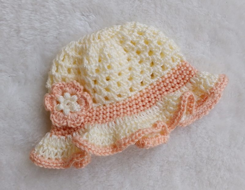 Crochet Peach and Cream Summer Hat with a Ruffle Brim and a Flower Decoration – Sizes New Baby through to Toddler
