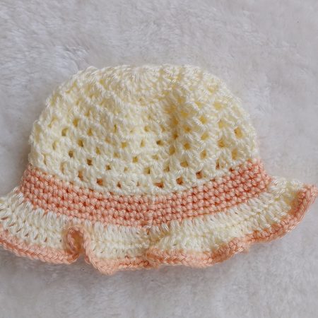 Crochet Peach and Cream Summer Hat with a Ruffle Brim and a Flower Decoration – Sizes New Baby through to Toddler