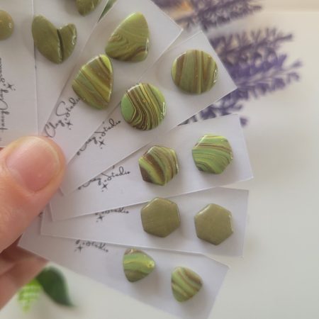Khaki earrings studs