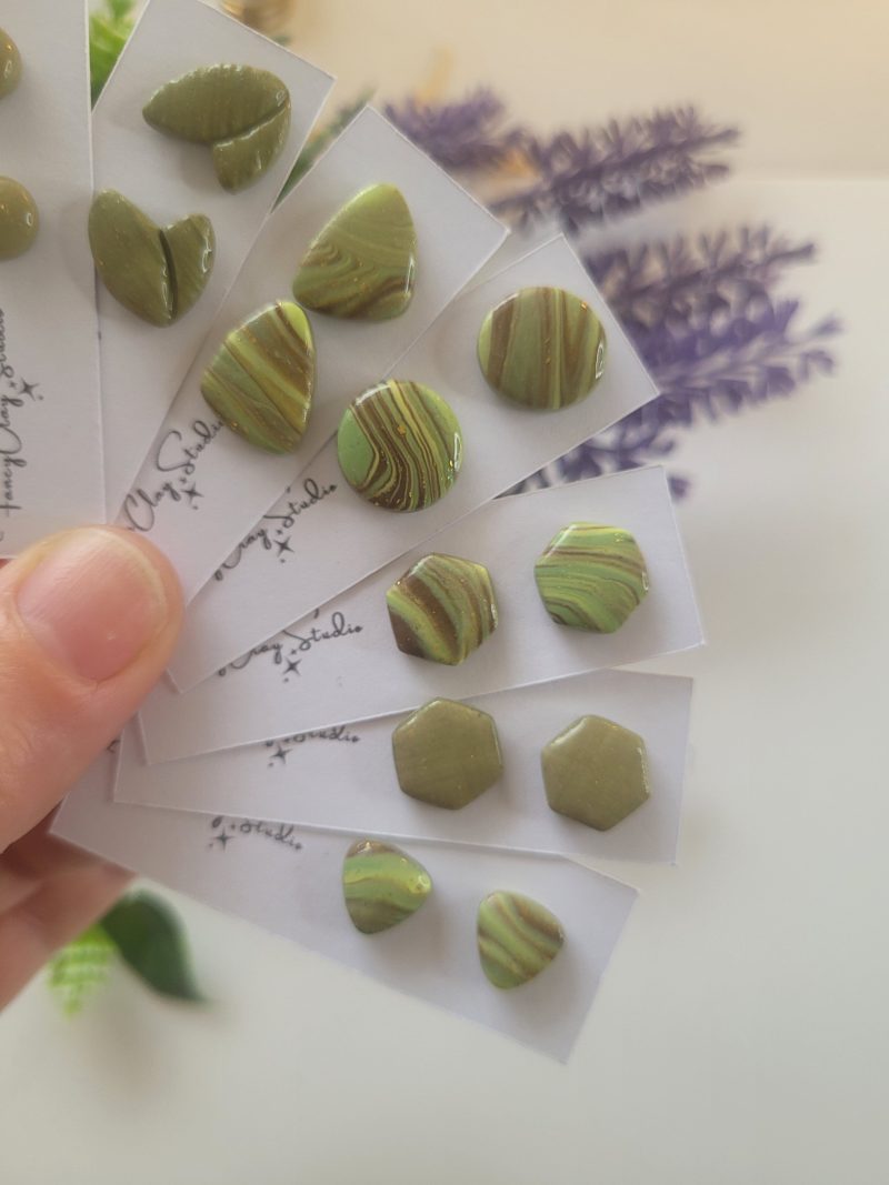 Khaki earrings studs