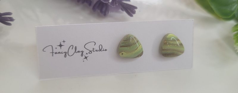 Khaki earrings studs