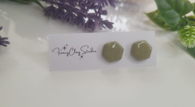 Khaki earrings studs