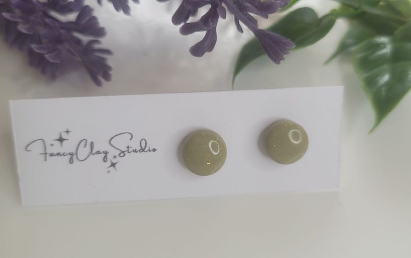 Khaki earrings studs