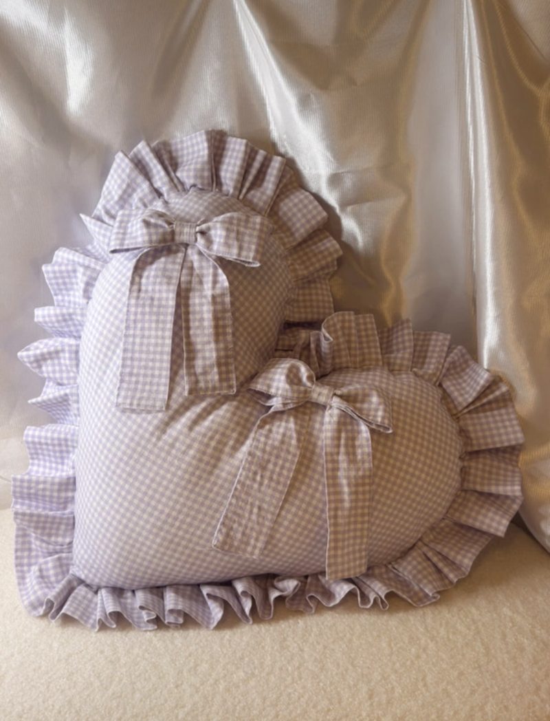 2x bows + large pillow heart