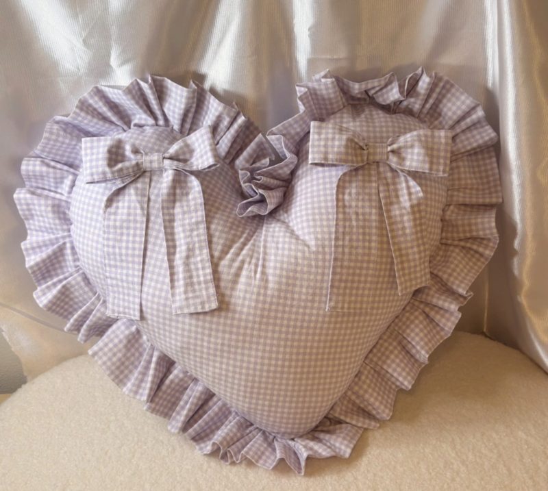 2x bows + large pillow heart