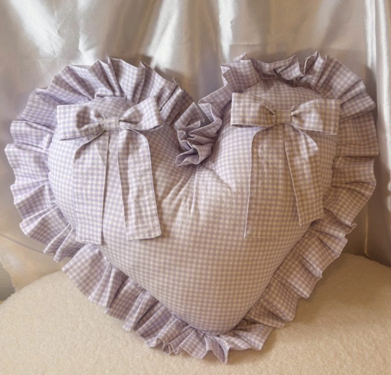 2x bows + large pillow heart