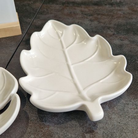 Decorative leaf tray
