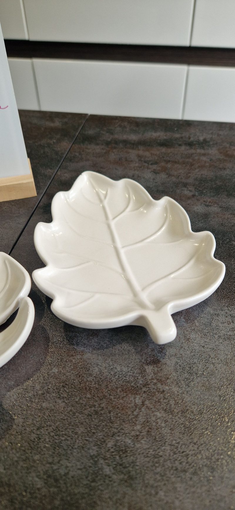 Decorative leaf tray