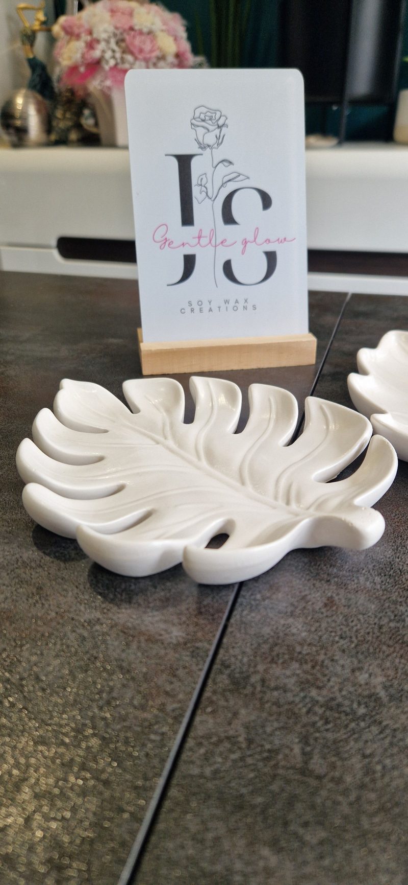 Decorative leaf tray