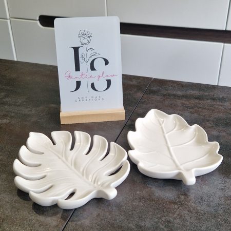 Decorative leaf tray