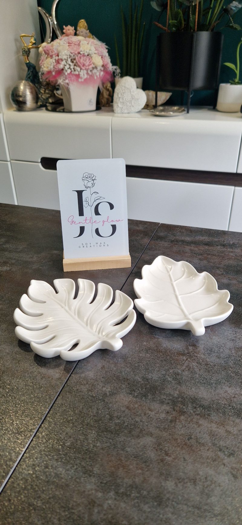 Decorative leaf tray
