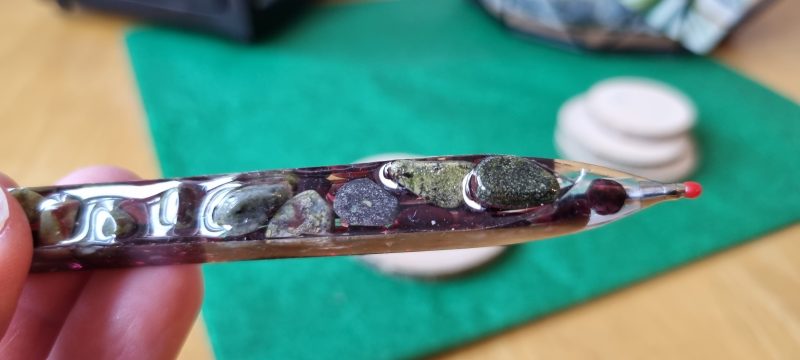 Dragon blood stone pebble pen (set of 2)
